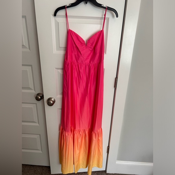 Pink wedding guest maxi dress - Picture 2 of 6